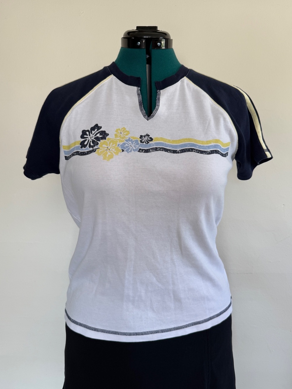 Vintage 90s White & Navy Short-Sleeve Raglan Tee Petite M